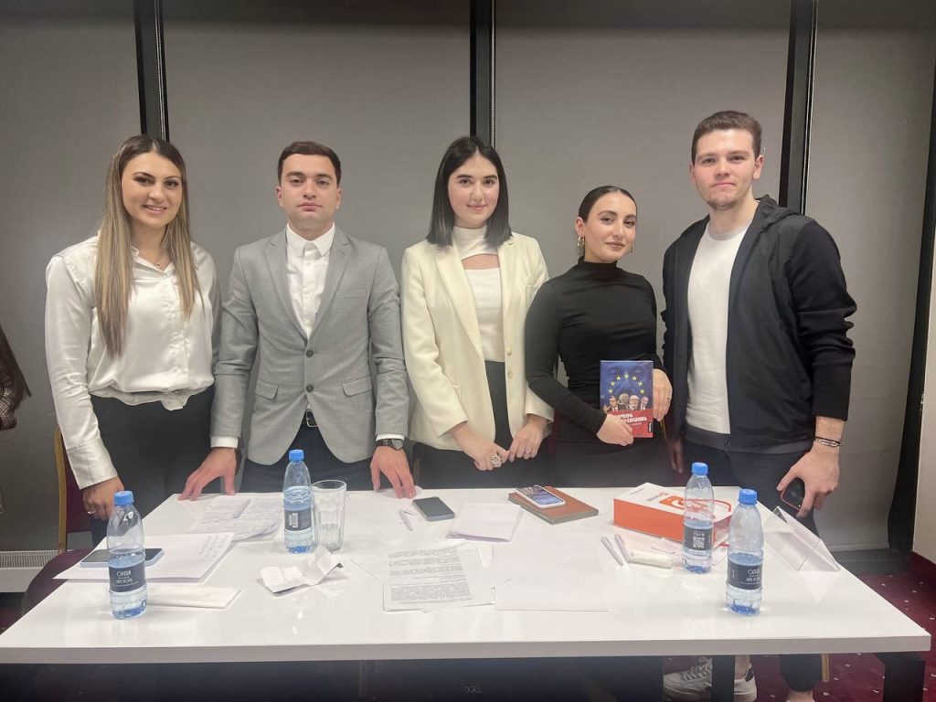 Գնահատականները սպառել են իրենց ուսանողների կարողությունները գնահատելու տեսանկյունից. բանավեճ ԼՔԴ-ում