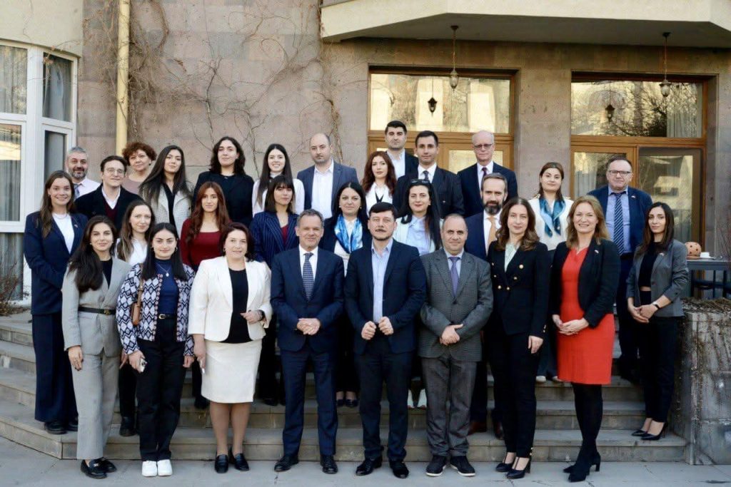 Հանդիպում Նիդերլանդների Թագավորության արտաքին գործերի նախարար՝ Կասպար Վելդքամփի հետ Հանդիպում Նիդերլանդների Թագավորության արտաքին գործերի նախարար՝ Կասպար Վելդքամփի հետ